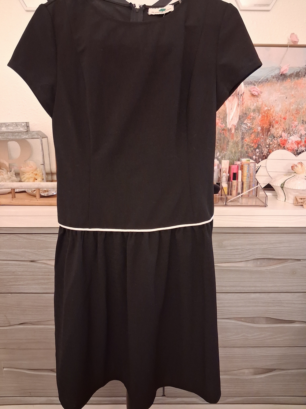 AI Evergreen Black Shift Dress White Contrast Piping Drop Waist Pleated Skirt M